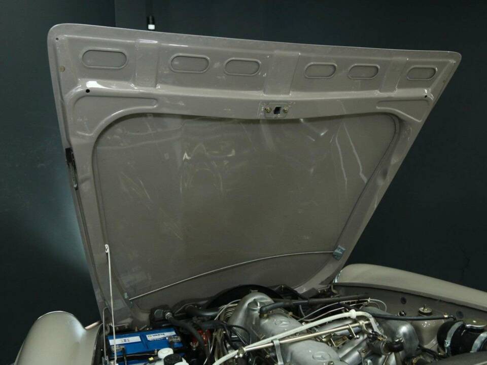 Image 37/50 de Mercedes-Benz 280 SL (1970)