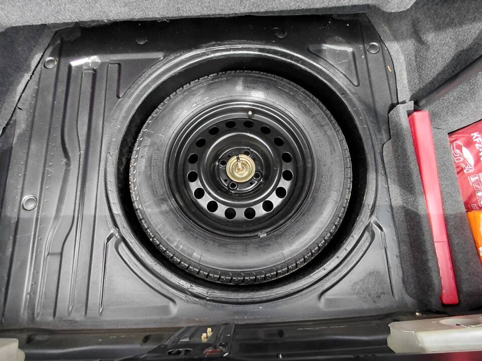 Immagine 40/53 di BMW 320i (1989)