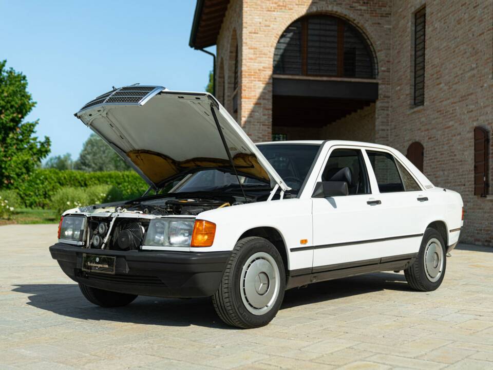 Afbeelding 39/44 van Mercedes-Benz 190 E (1987)