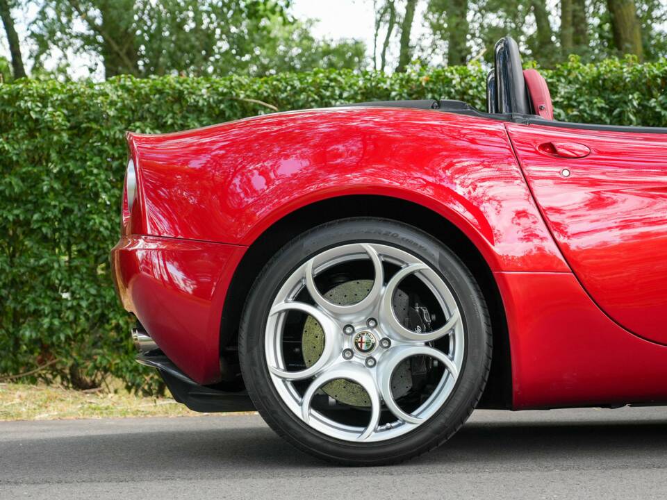 Image 9/50 of Alfa Romeo 8C Spider (2010)
