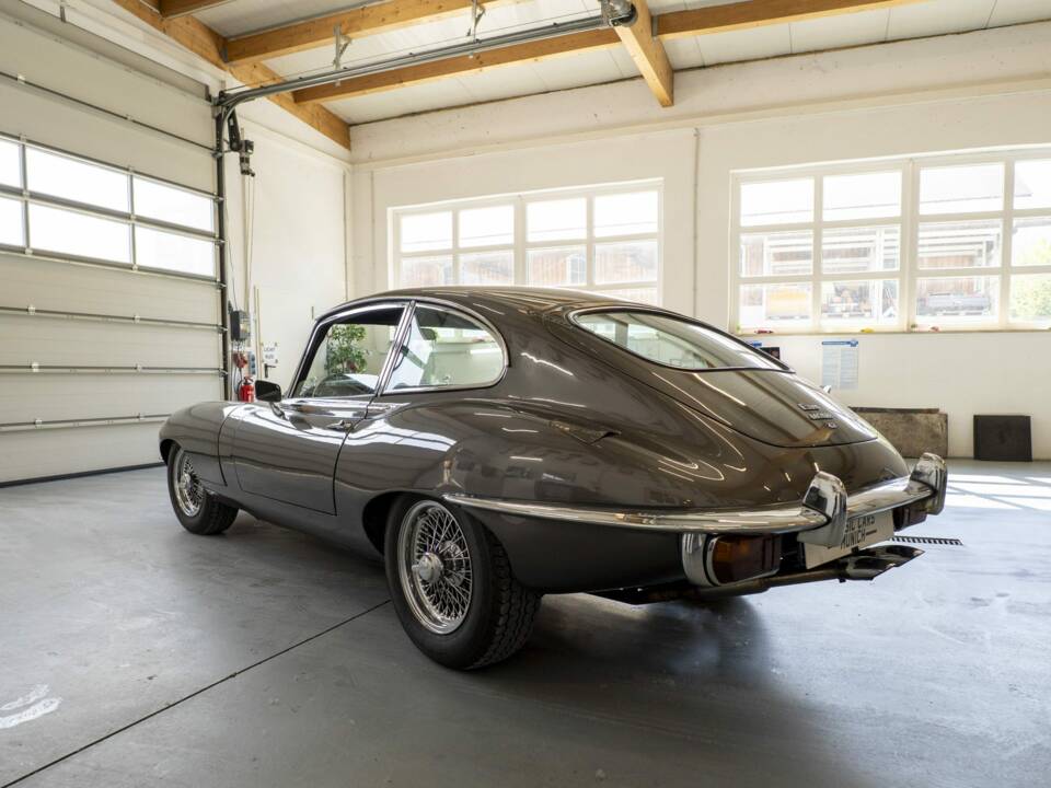 Image 3/15 of Jaguar E-Type (1969)