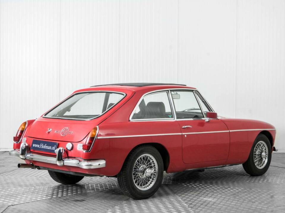 Image 2/50 of MG MGB GT (1967)
