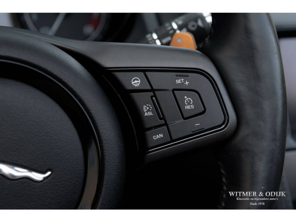 Image 14/38 of Jaguar F-Type S (2014)
