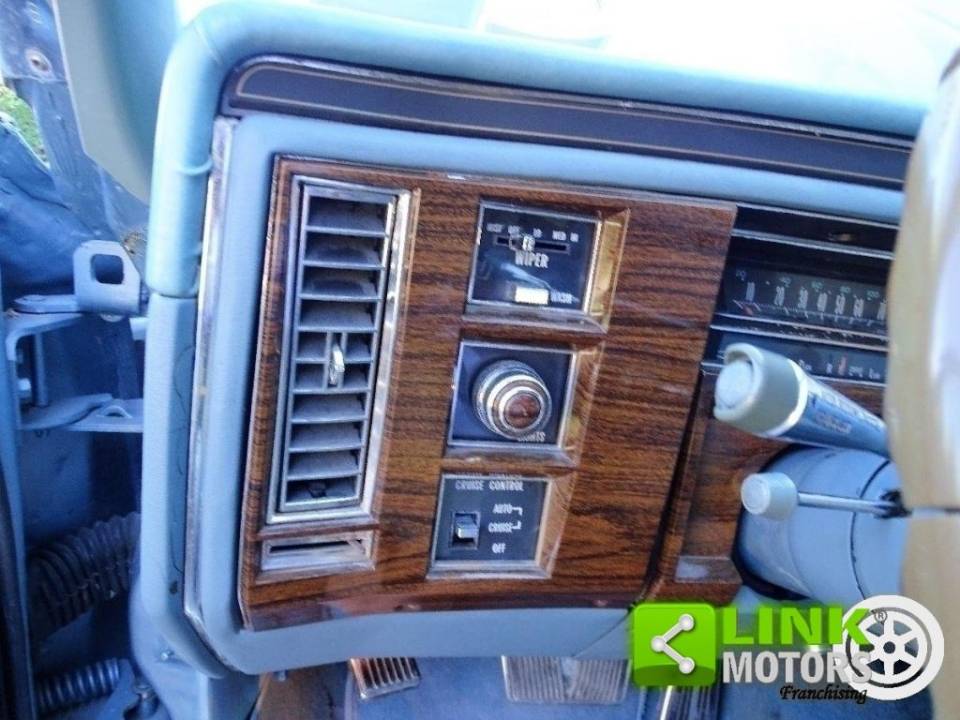 Image 4/10 of Cadillac DeVille (1978)