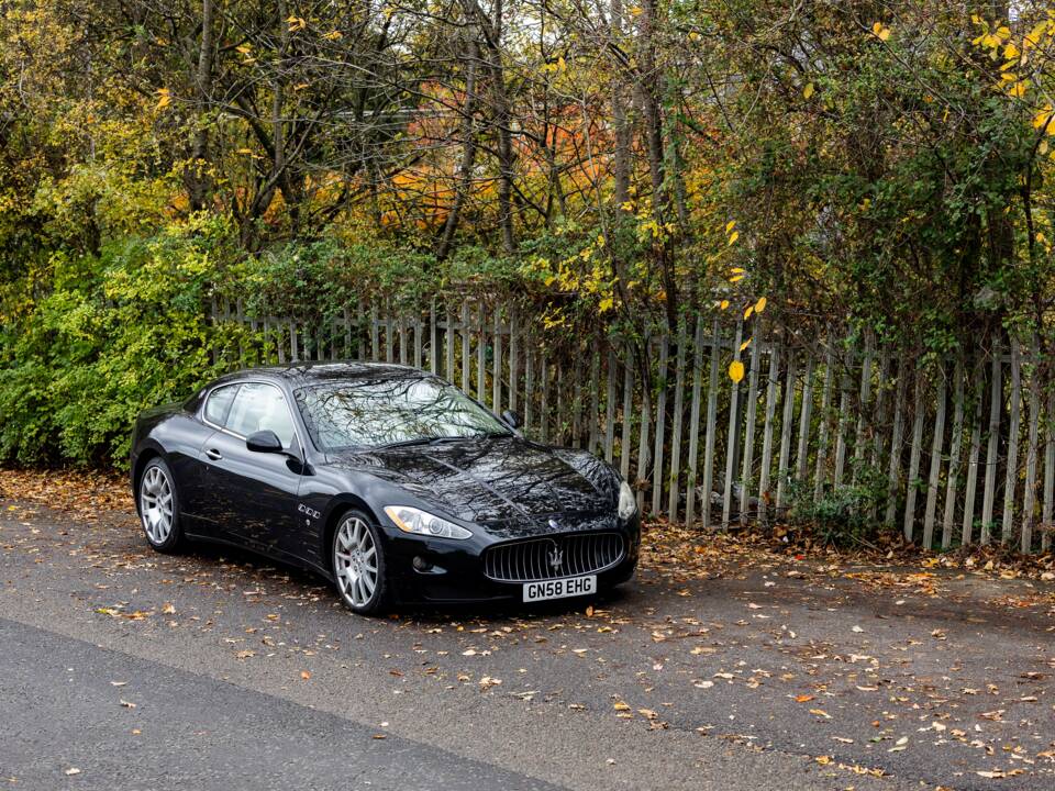 Bild 16/50 von Maserati GranTurismo 4.2 (2008)