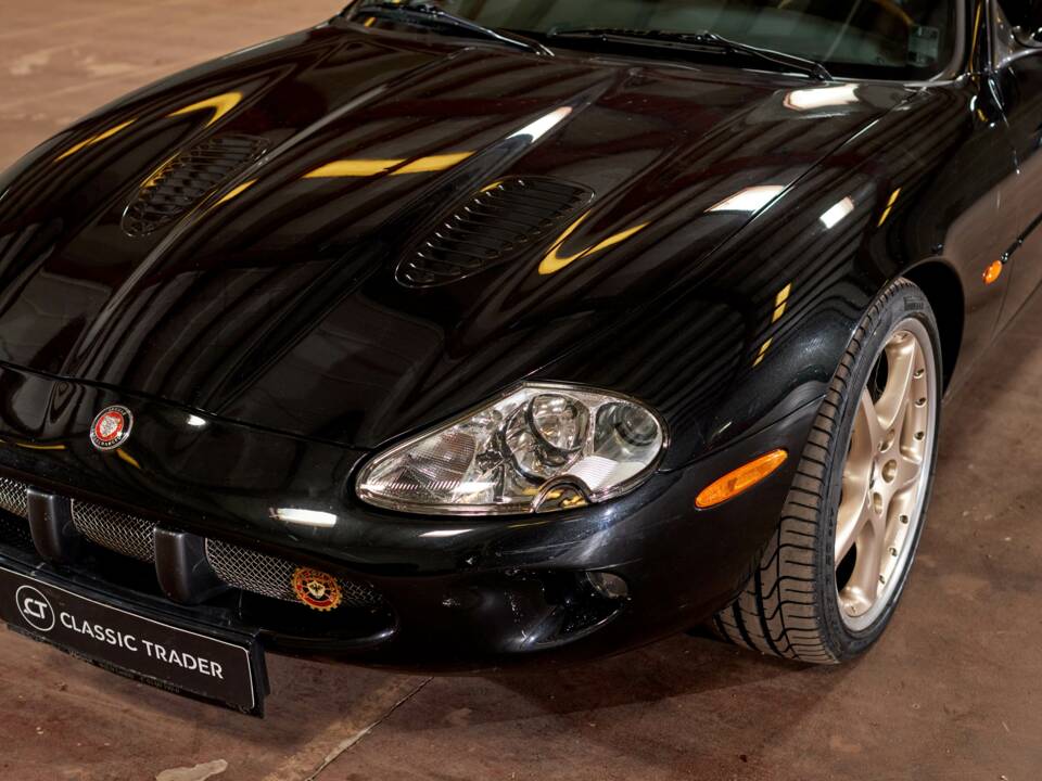 Bild 29/55 von Jaguar XKR (2000)