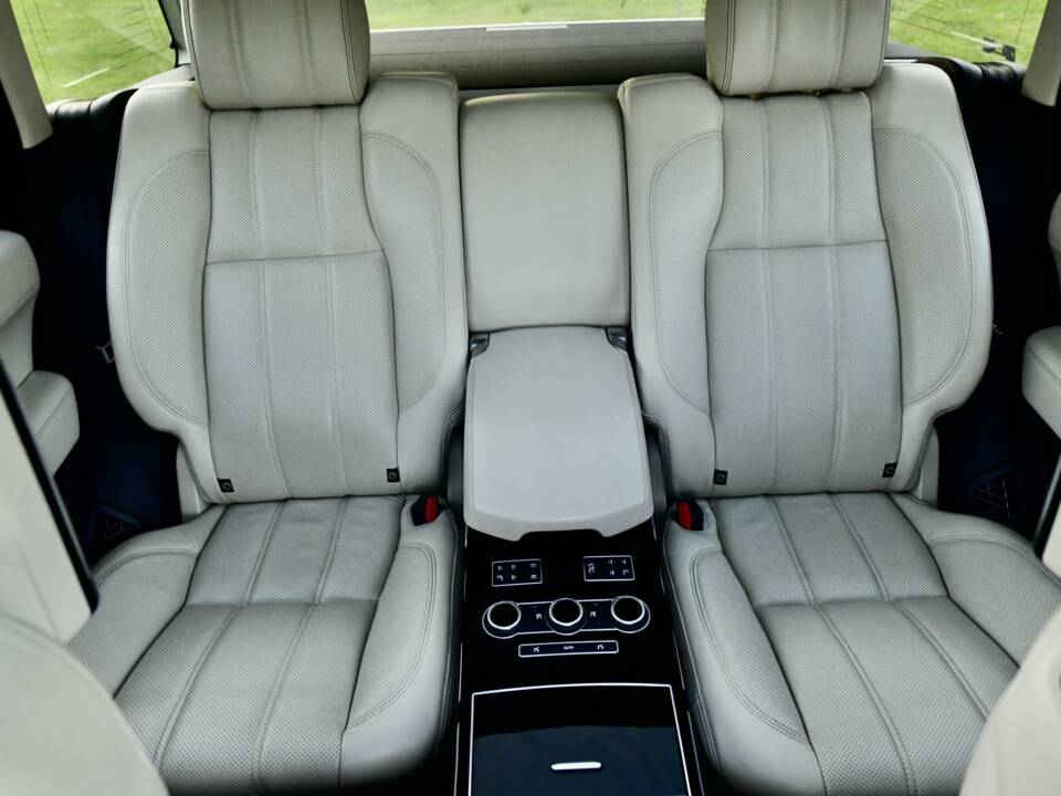 Bild 26/50 von Land Rover Range Rover Autobiography SDV8 (2017)