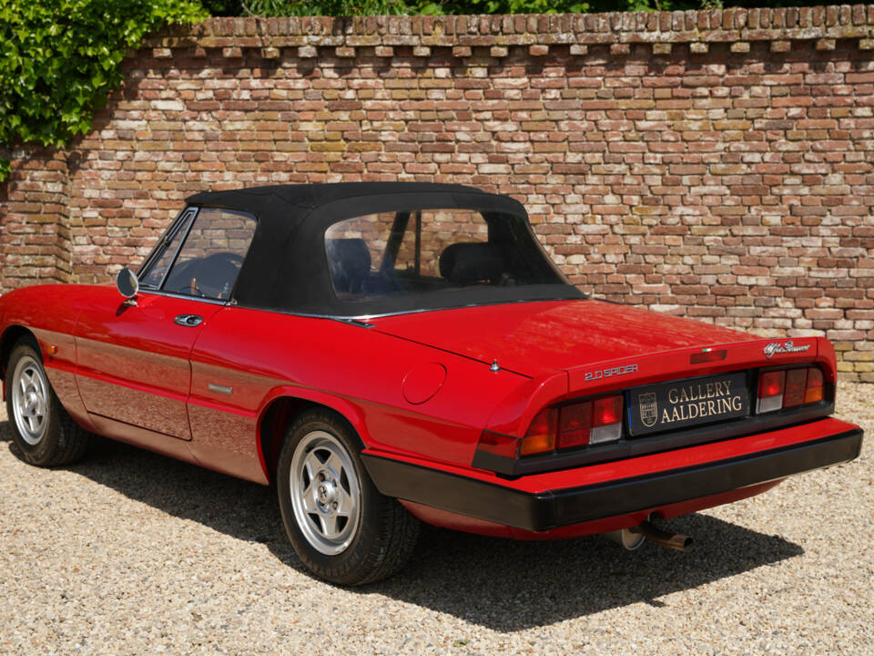 Image 10/50 of Alfa Romeo 2.0 Spider (1990)