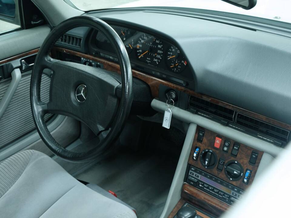 Bild 23/50 von Mercedes-Benz 500 SE (1990)