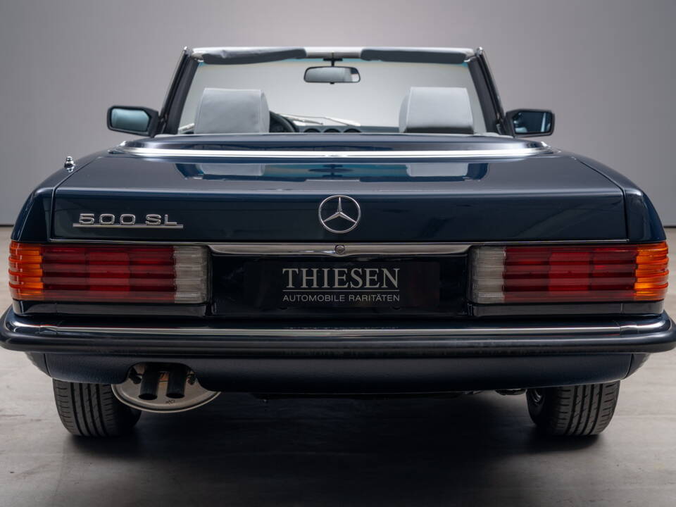 Image 22/24 of Mercedes-Benz 500 SL (1983)