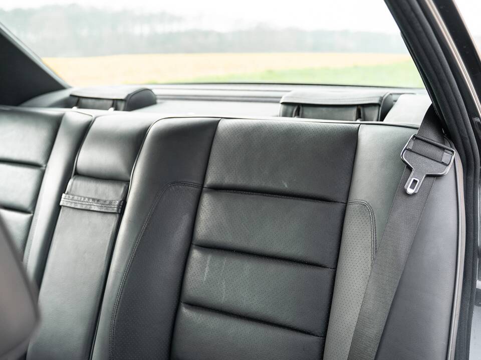 Bild 37/61 von Mercedes-Benz 500 E (1992)