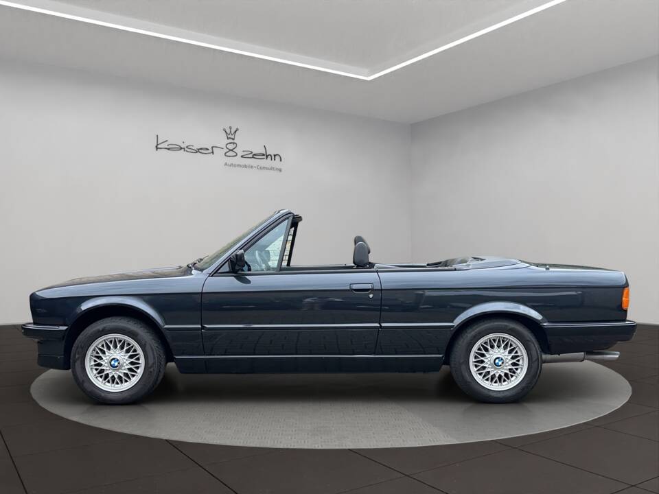 Image 2/27 de BMW 320i (1989)