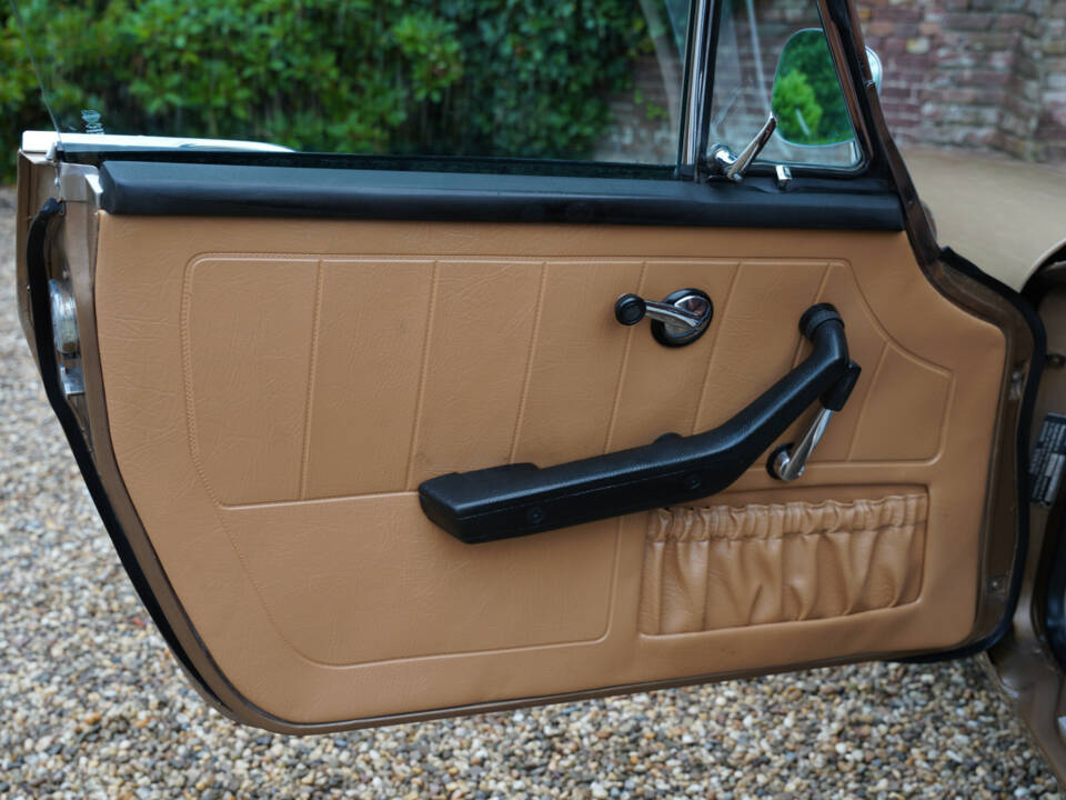 Image 48/50 of Volvo 1800 E (1972)