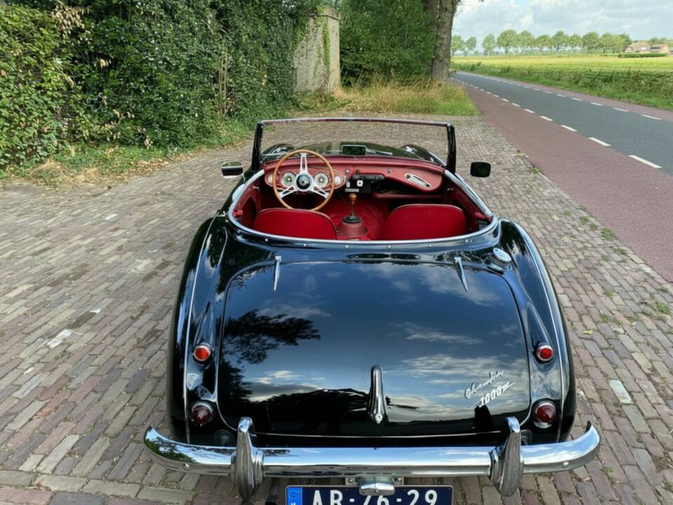 Image 2/6 of Austin-Healey 3000 Mk II (BT7) (1962)