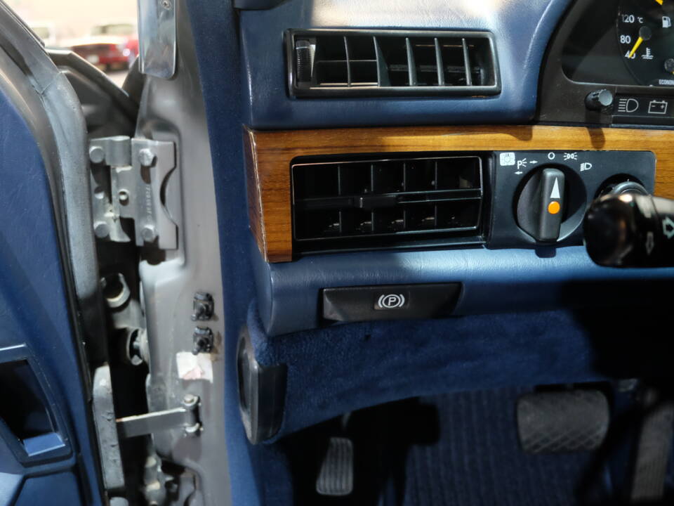 Image 27/31 of Mercedes-Benz 500 SEL (1987)