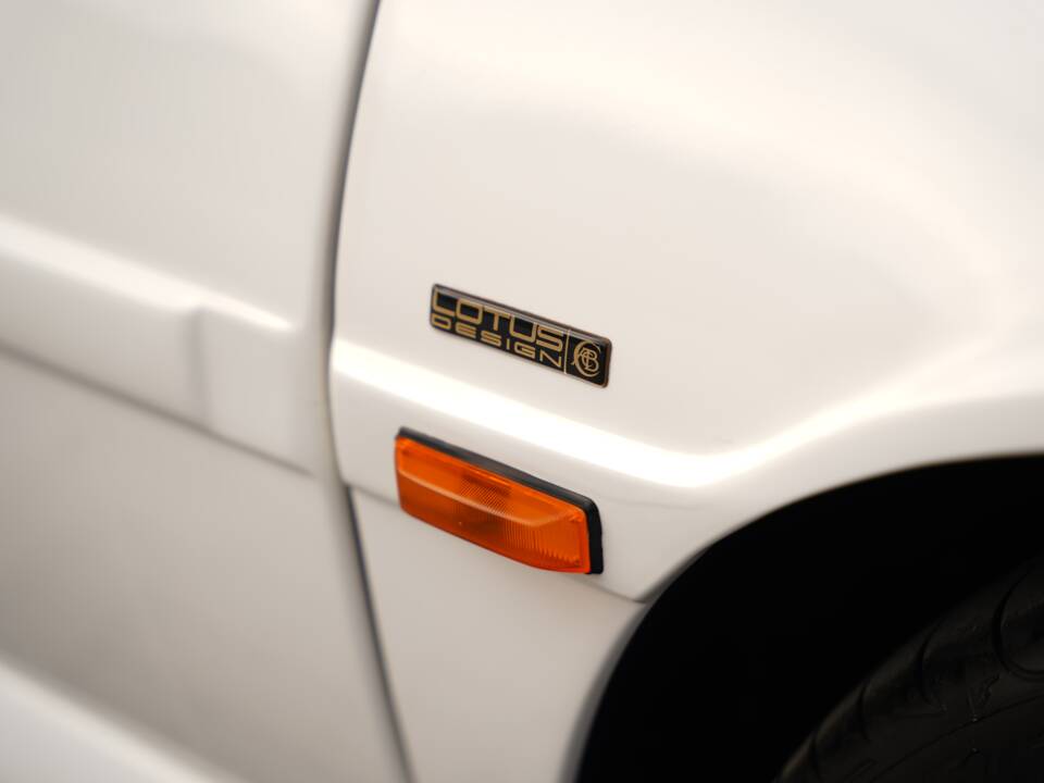 Image 44/50 of Lotus Esprit S4 (1994)