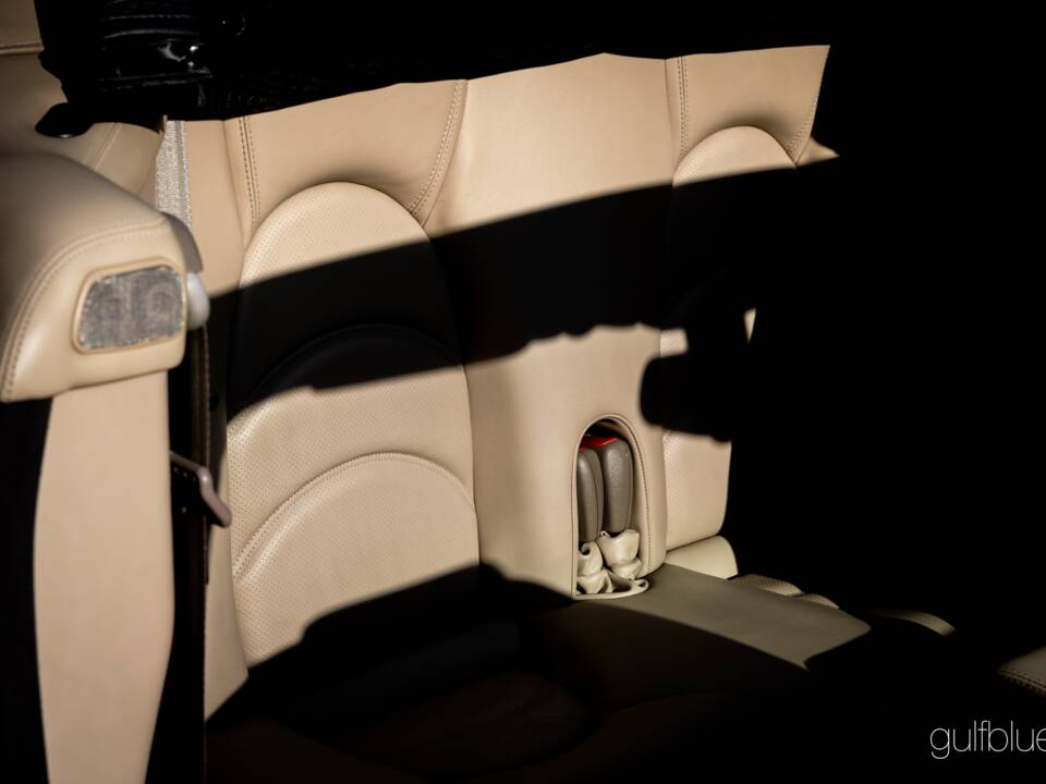 Image 46/70 of Jaguar XKR (2004)