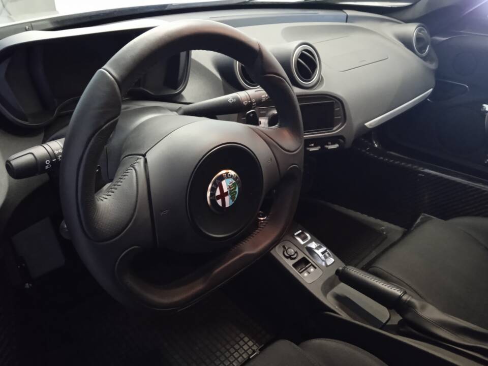 Image 10/13 of Alfa Romeo 4C (2014)