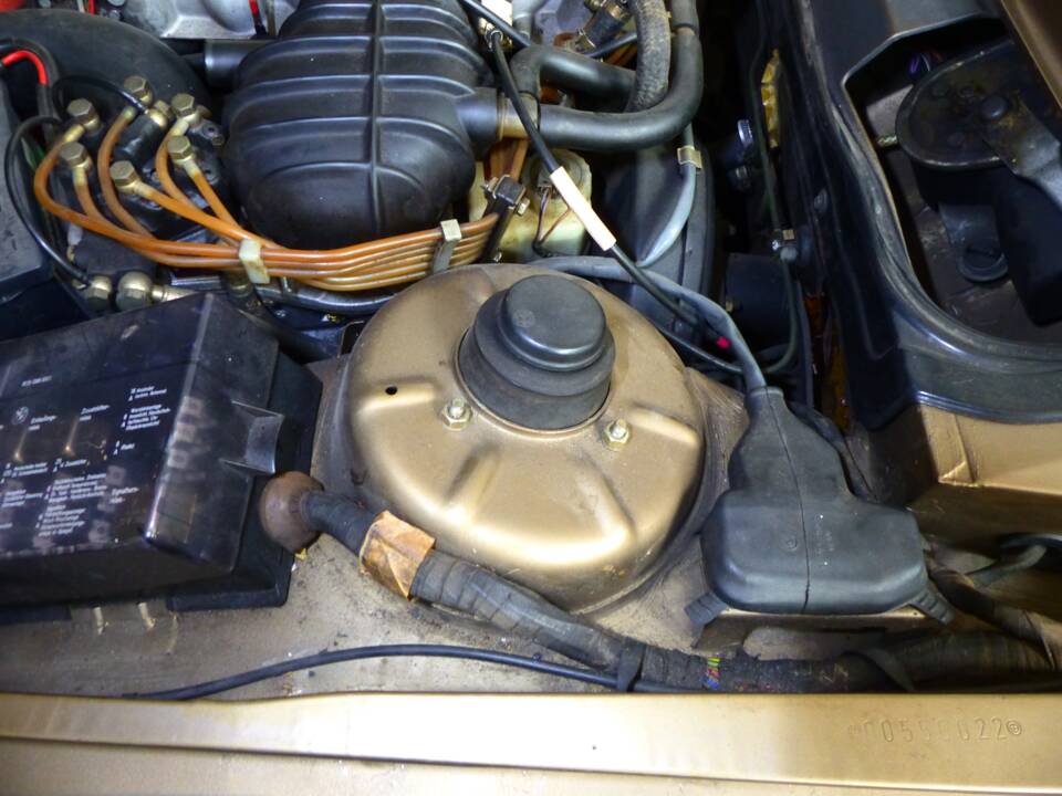 Image 70/76 of BMW 323i (1982)