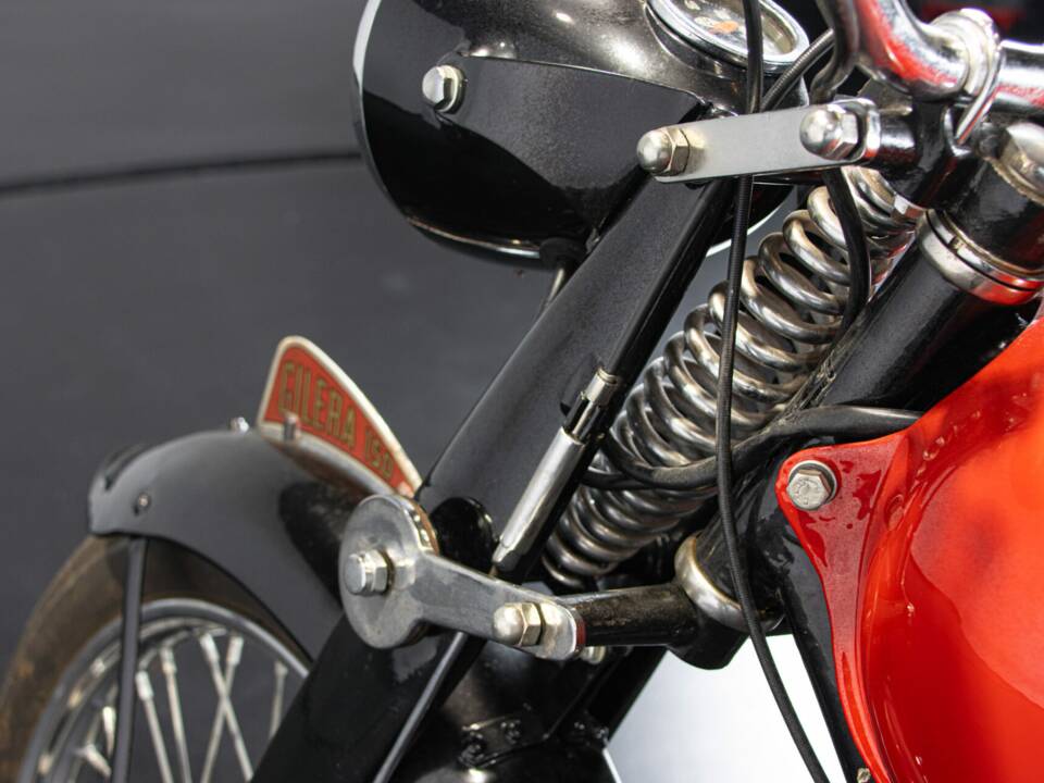 Bild 37/50 von Gilera 150 Sport (1951)