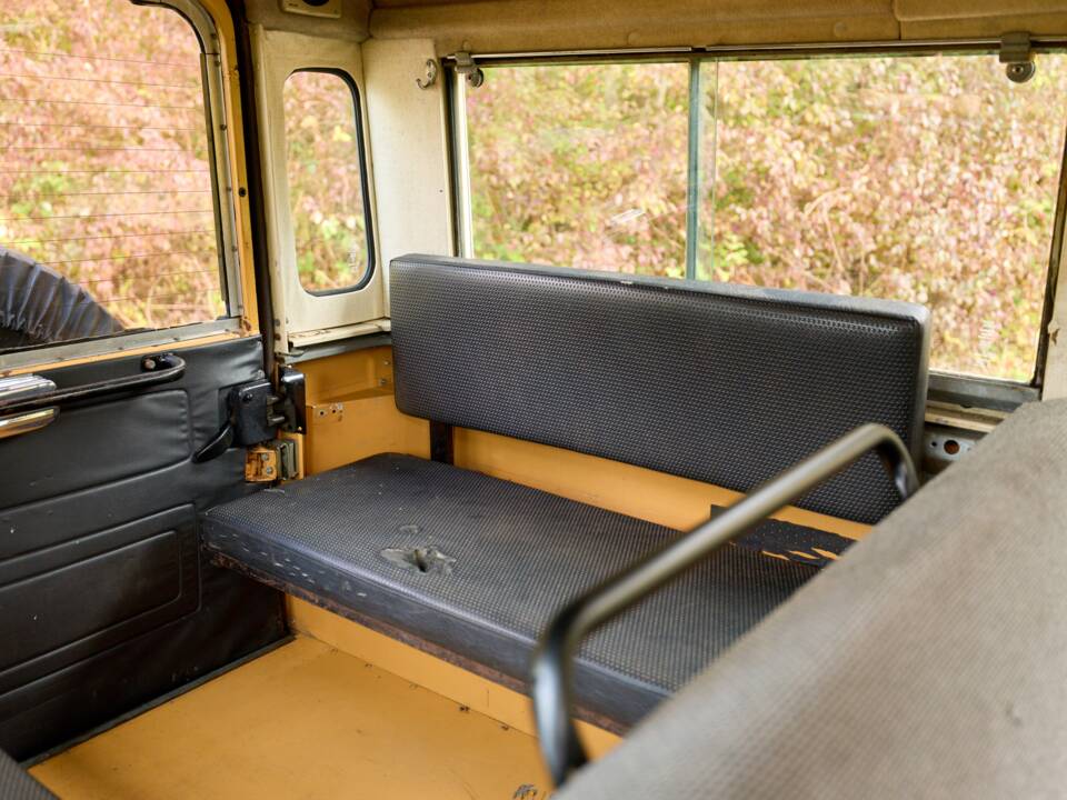 Image 26/42 of Land Rover 110 (1984)