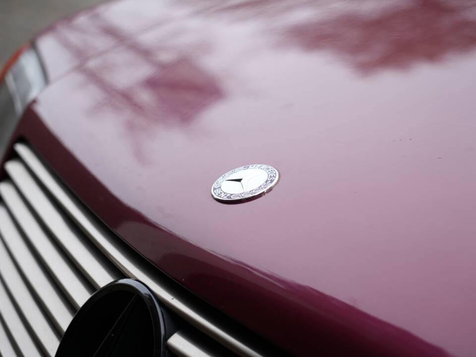 Image 17/95 of Mercedes-Benz 300 SL (1993)
