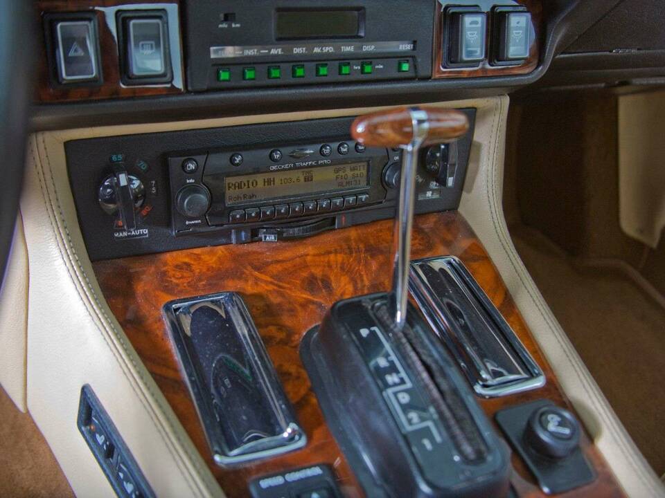 Immagine 15/20 di Jaguar XJ-S V12 (1989)