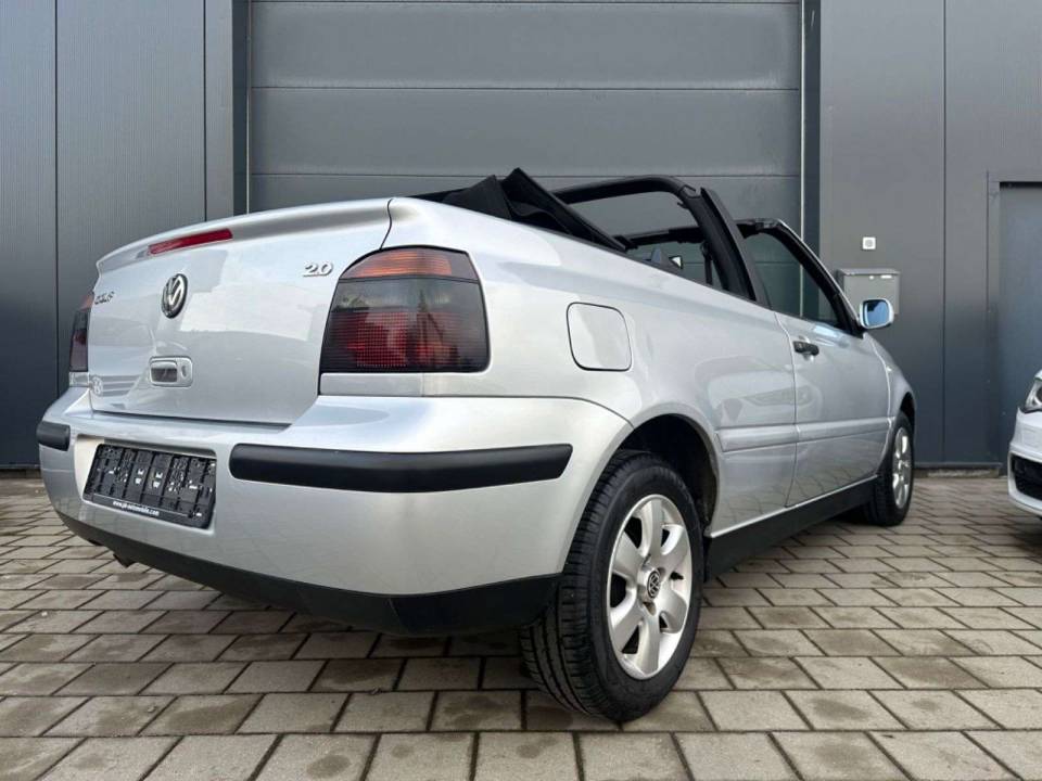 Immagine 7/15 di Volkswagen Golf IV Cabrio 2.0 (2003)