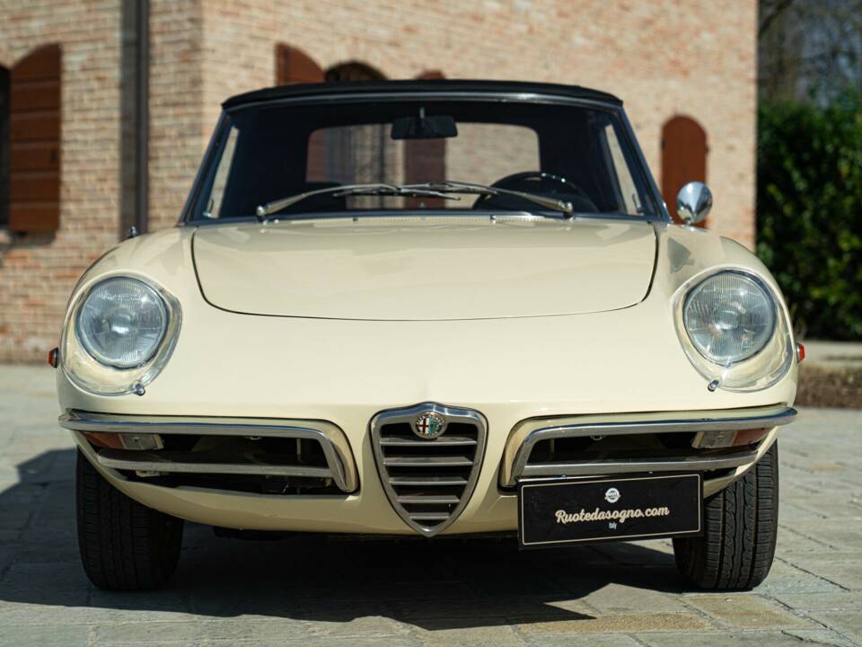Image 4/50 of Alfa Romeo 1750 Spider Veloce (1969)