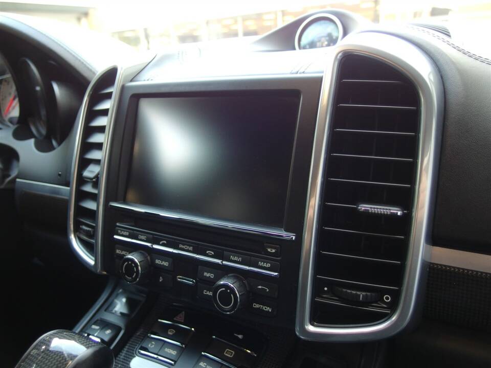 Imagen 64/97 de Porsche Cayenne Turbo (2011)
