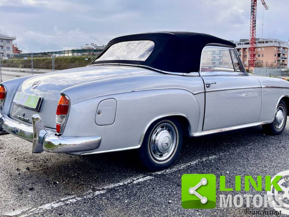Image 8/10 of Mercedes-Benz 220 SE Cabriolet (1960)