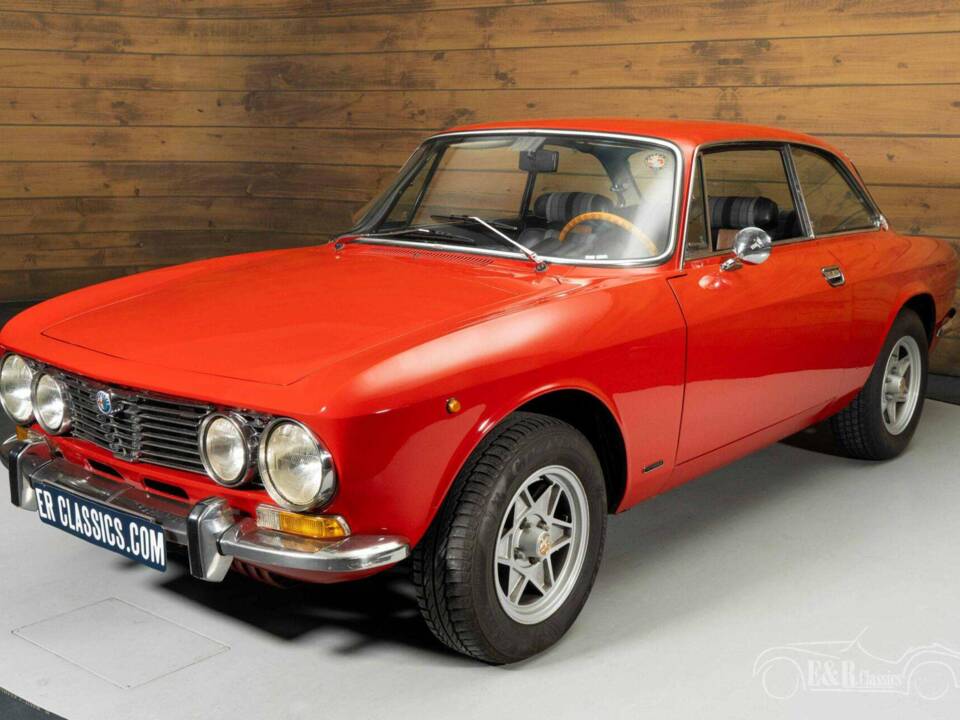 Image 4/19 of Alfa Romeo Giulia 1600 GT Junior (1975)