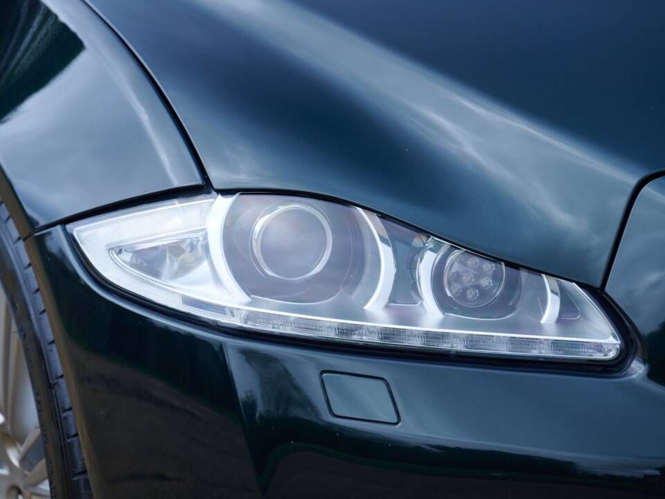 Image 39/50 of Jaguar XJ 5.0 (2010)