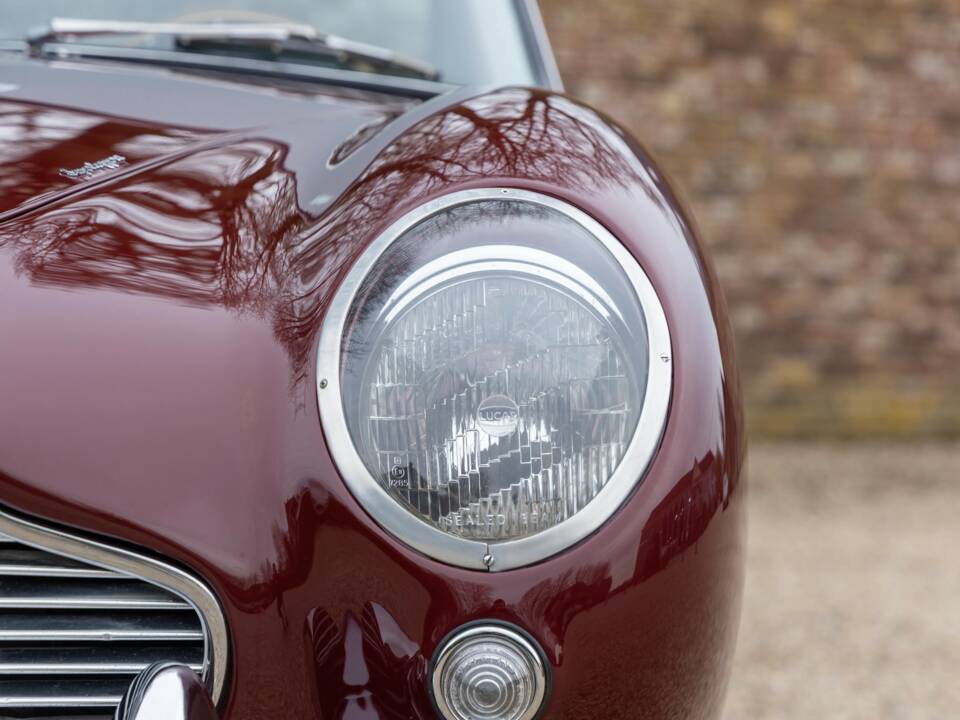 Image 41/50 de Aston Martin DB 5 Vantage (1965)