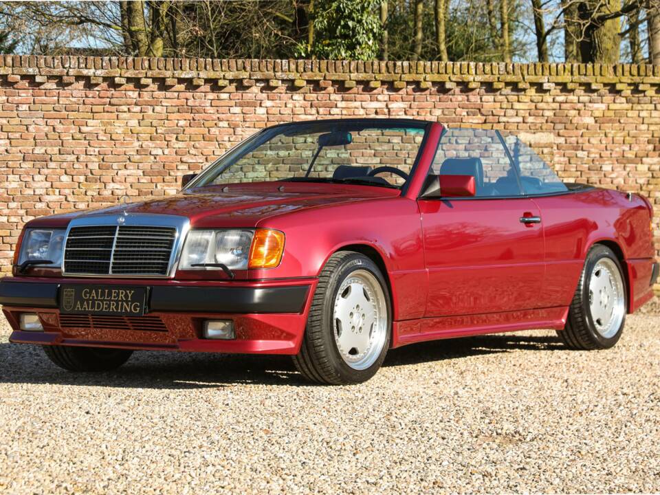Bild 32/50 von Mercedes-Benz 300 CE-24 3.4 AMG (1993)