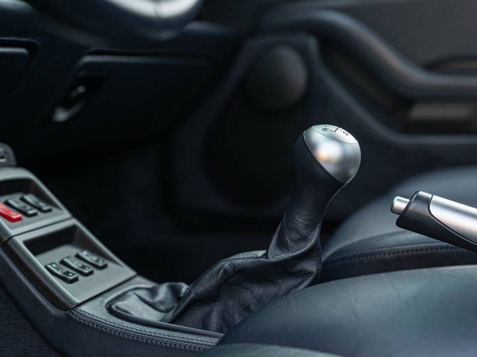 Immagine 36/50 di Porsche 911 Carrera 4S (1996)