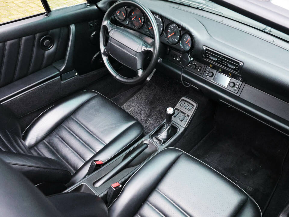 Image 45/57 of Porsche 911 Carrera 4 (1992)