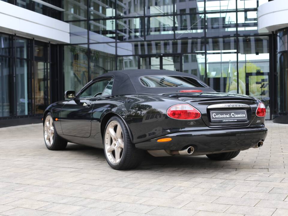 Immagine 43/45 di Jaguar XKR (2001)