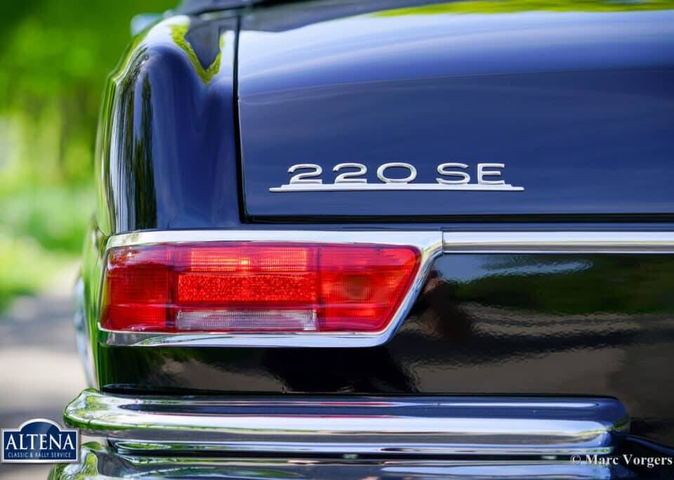 Image 48/52 de Mercedes-Benz 220 SE b (1963)