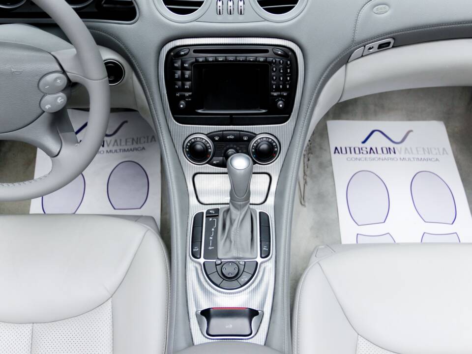 Imagen 27/38 de Mercedes-Benz SL 350 (2003)