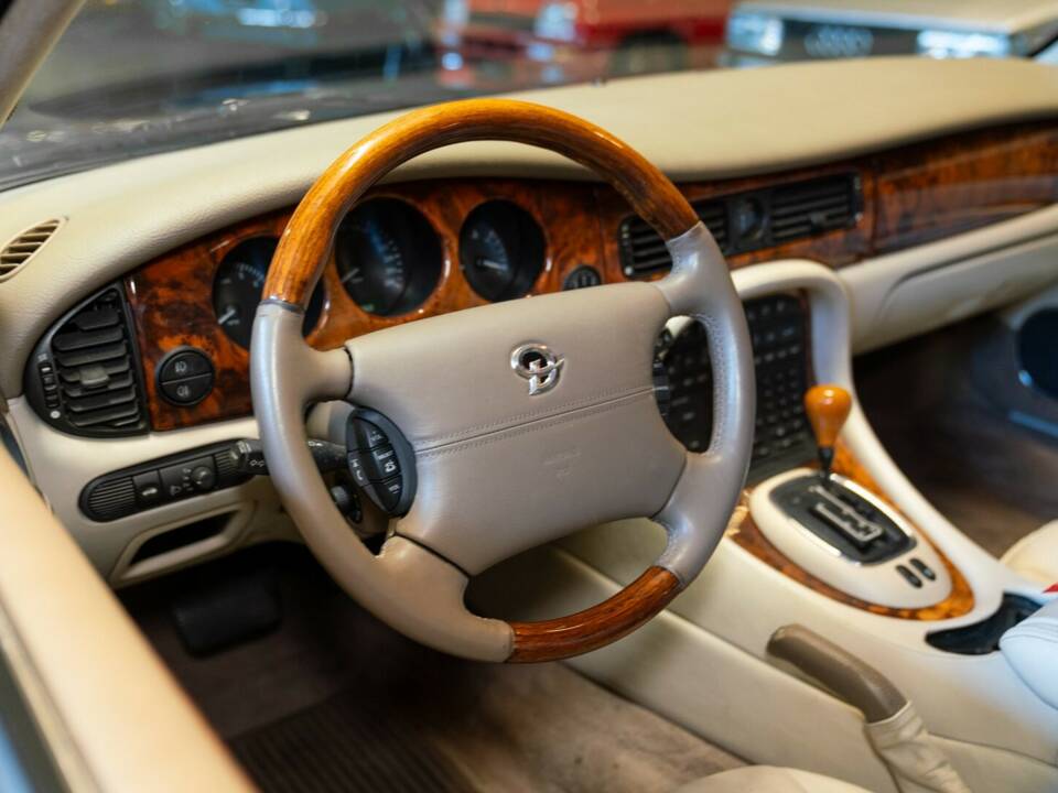 Bild 29/50 von Daimler Super V8 (1997)