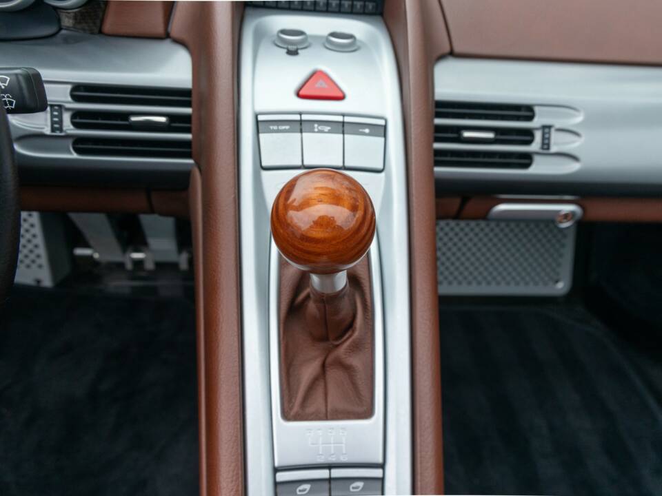 Image 22/50 de Porsche Carrera GT (2005)