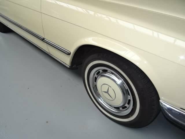 Image 3/15 de Mercedes-Benz 450 SLC (1978)