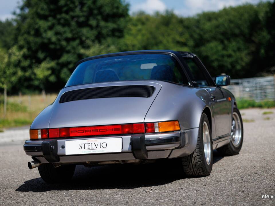 Image 13/44 de Porsche 911 Carrera 3.2 &quot;#250.000 911&quot; (1988)