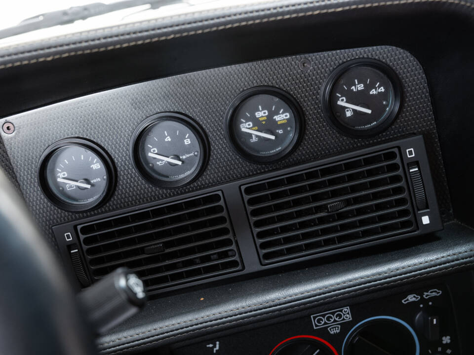 Image 15/32 de Alfa Romeo SZ (1994)