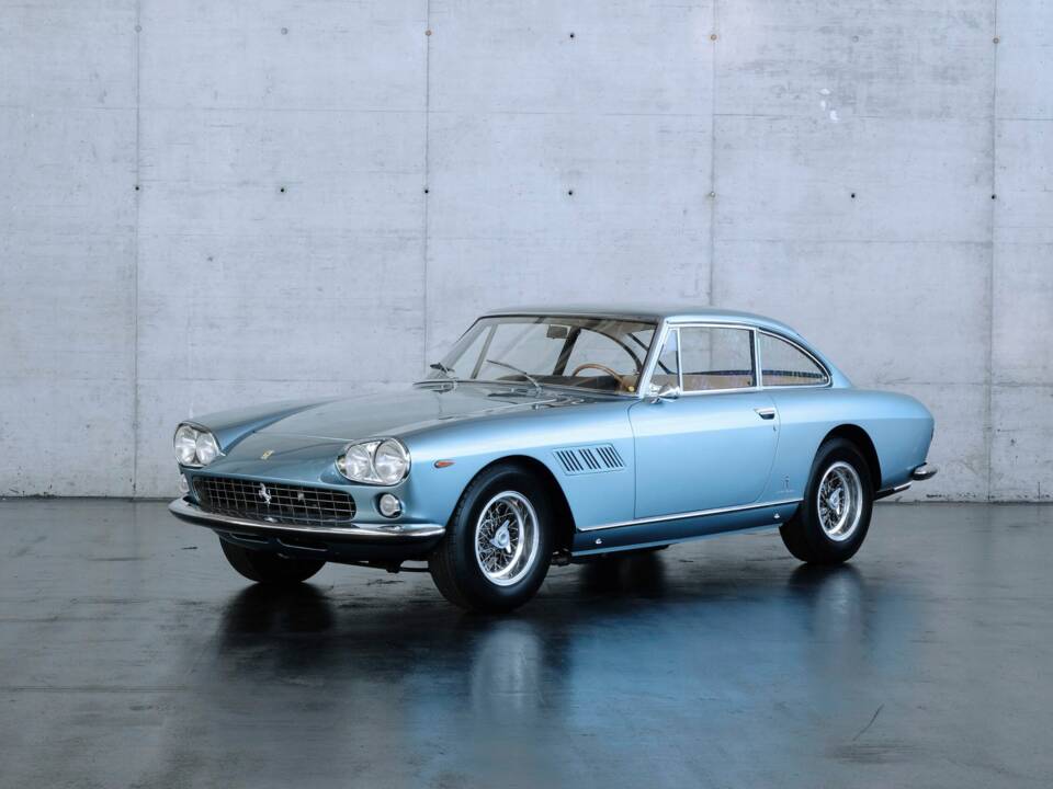 Image 1/50 of Ferrari 330 GT 2+2 (1964)