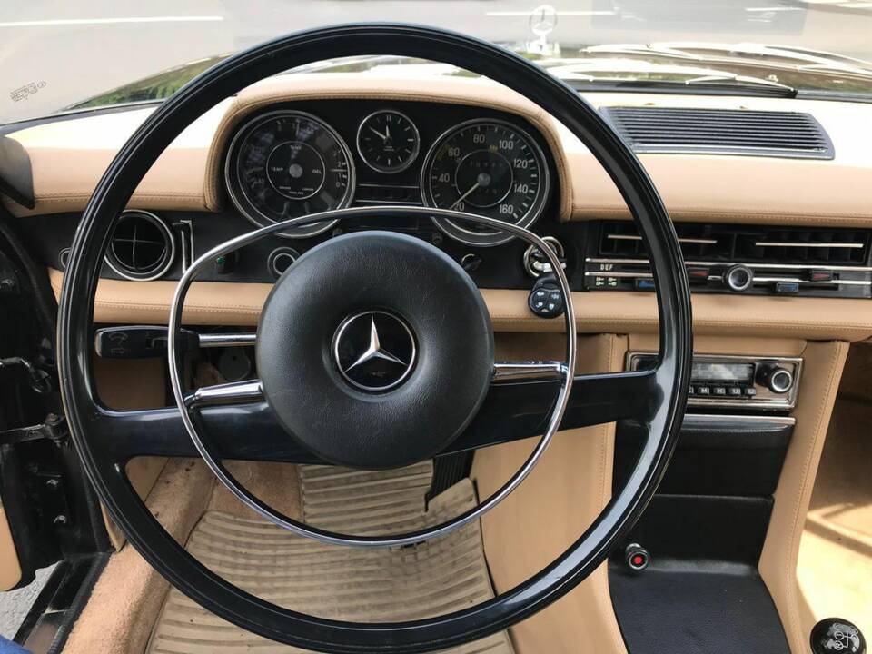Image 2/8 de Mercedes-Benz 200 D (1970)