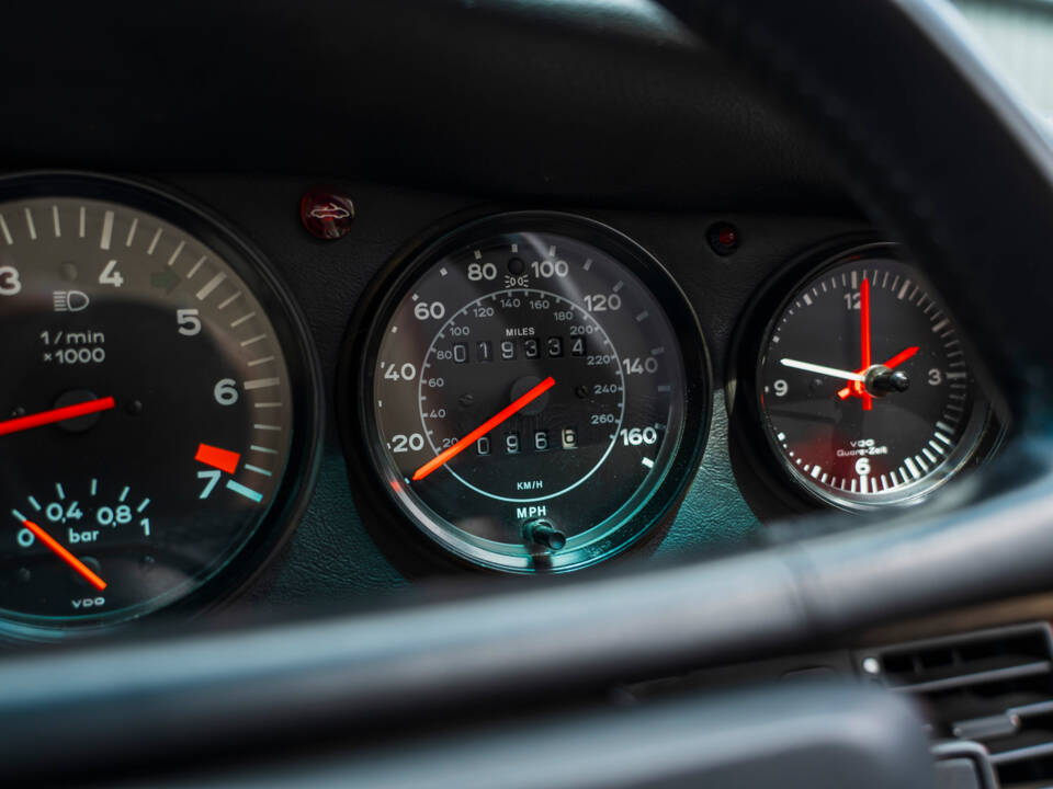 Afbeelding 34/53 van Porsche 911 Turbo 3.3 (1989)