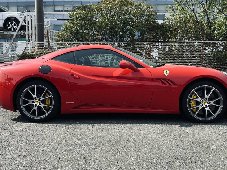 Image 12/49 of Ferrari California 30 (2013)