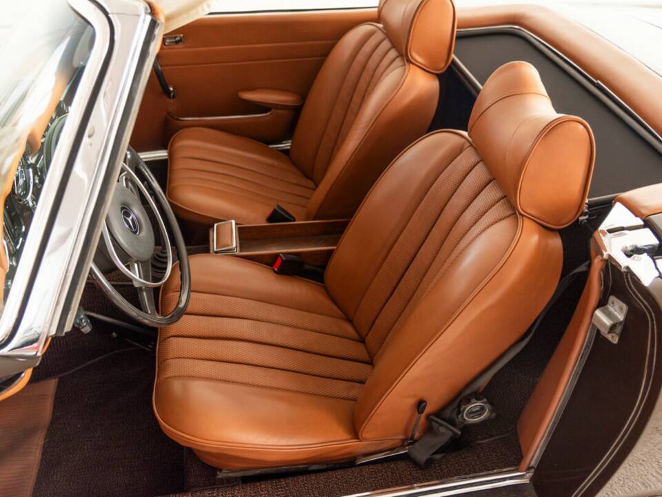 Image 19/30 of Mercedes-Benz 280 SL (1970)
